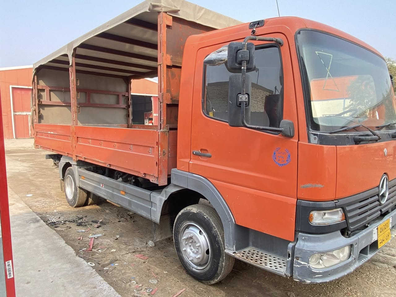 السلام عليكم اتيكو موديل 2001 رقم شمالي 4 سلندر 6 برغي السيارة جاهزه مكينه كير حداد تخم تاير كله جاهز الطول 5 وربع مكان السياره ديوانيه للستفسار اتصل *********** واتساب ***********
