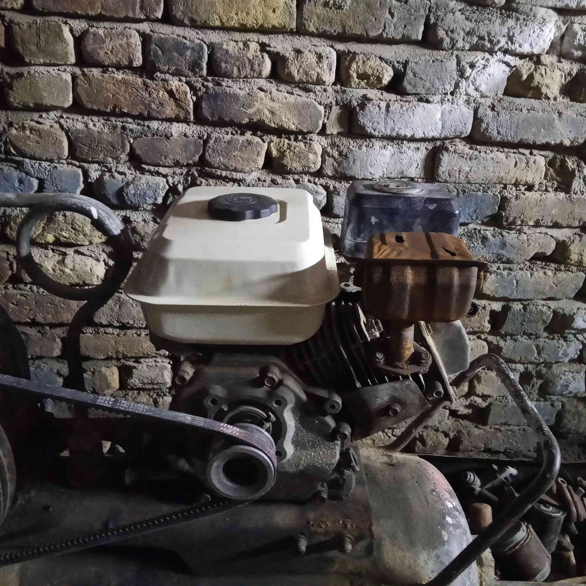 سلام عليك هاذه الكمبريسر للبيع 150لتر محرك مالته بانزين الماطور جاهز المكان شاميه ناحيه الصلاحيه السعر 150للتواصل ***********
