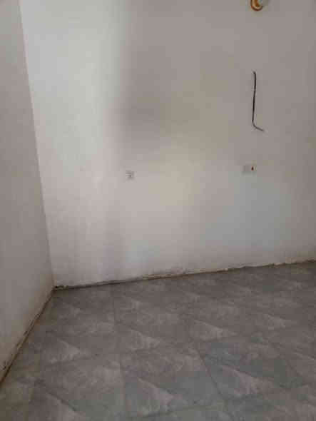 يا الله بيت 100 متر مربع ركن خلف مدرسه صفي الدين البناء بلوك كهربائي سقف اعكاده فقط ستاره ما بيه خدمات كامله السعر 38 بي مجال بصيط للطيبين والله يرزق الجميع ***********
