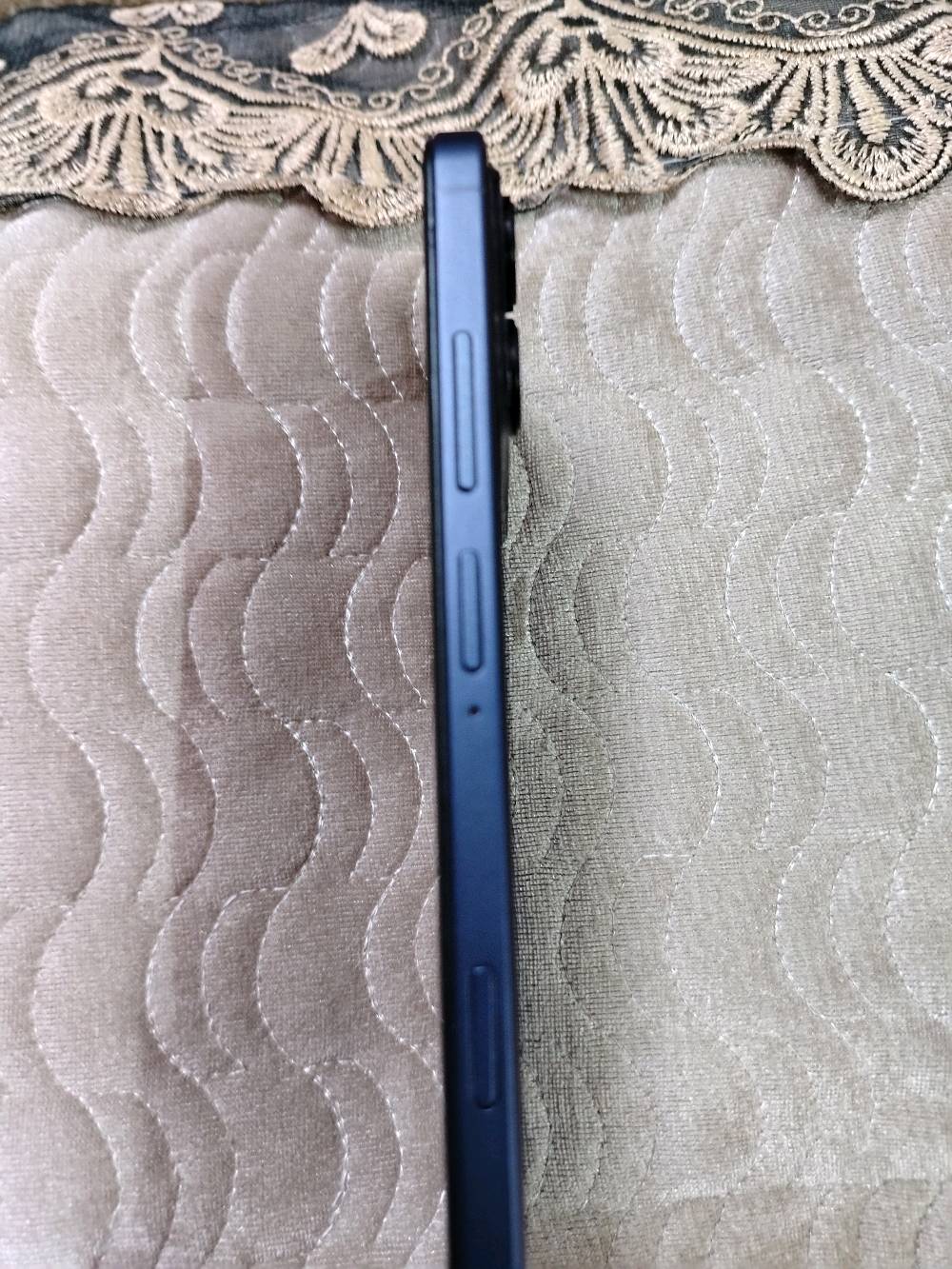 ايفون 17برو ماكس لاكن نضام اندرويد 