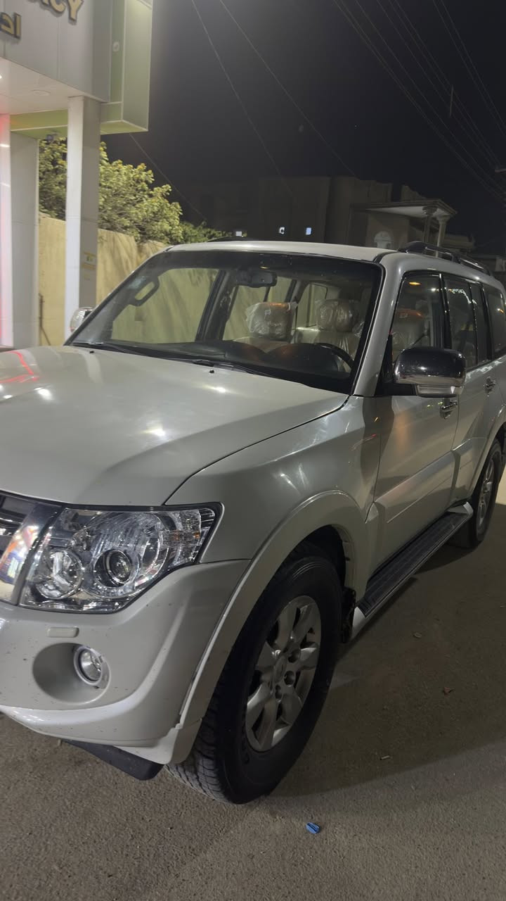 السلام عليكم
باجيرو 2014 حبتور خليجي 

✅فول مواصفات 1/1

✅فتحه سقف دمام خلفي

✅كشنات ثنين كهرباء 

✅كامره خلفيه حساسات

✅زراكات لايت اماميه

✅رقم بغداد الدولي باسمي مداور ثاني يوم 

✅تبريد كير مكينه حداديه كله جاهز عل شرط

✅ماشيه 169 الف حقيقي 

السياره بيه قطعتين رش 
*********** الاستفسار مكاني السماوه المركز
