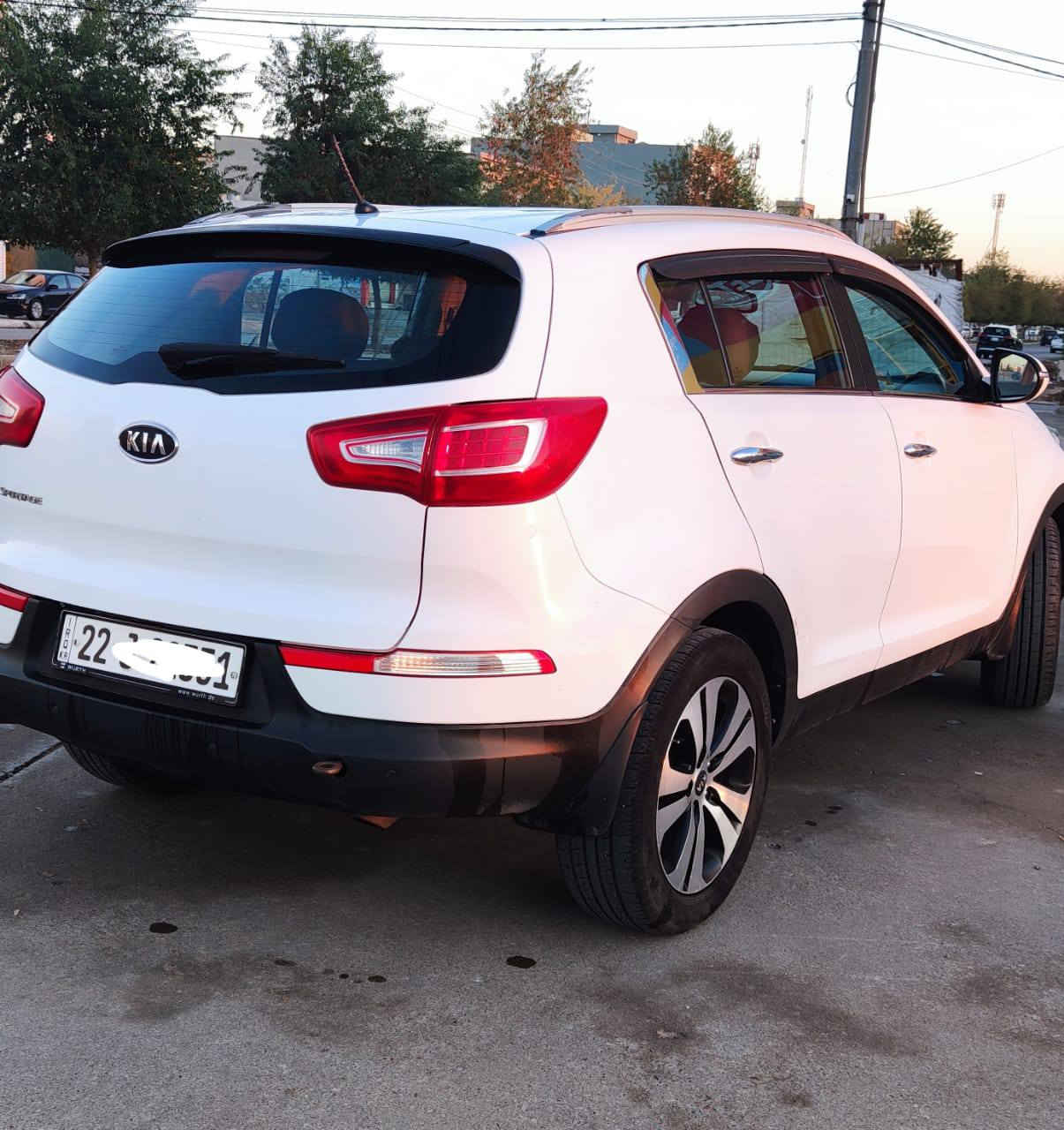 : سپۆرتاج .. مۆدێل 2013 
هەولێر / تایبەت
مەکینە / 2.4
ئاوێنە شەفت
ئاوێنە ایشارەت
یەدە نیکل
کامێرای پشتەوە
حەساسی پشتەوە
تەبرید
گێر تۆماتیک
سیستەمی دژە خلیسک
ویل کرۆم 
جام کارەبایی
سەنەوی ژینگەی تاکو 27/5/2027

سەیارەکە خەلیجیە و لە سفری لای خۆم بووە تاکو ئێستا زۆر خاوێنە و یەک دەست بووە .... تەنها دەرگای سایەق و دەرگای پشت سایەق بە درێژی یەک بست بۆیاغە وەکو ئەوەی دیاریم کردووە بە خەتی سۆر مەکینەو گێر بەشەرت 
سەیارەکە 200 هەزار رۆیشتیە 
تێبیتی / نرخی 150 وەرەقەو معامەلەیەکی کەم
: ژمارەی مۆبایل / ***********
۰۷٥۰٦۷٦۳۹۳۹ أربيل, العراق
