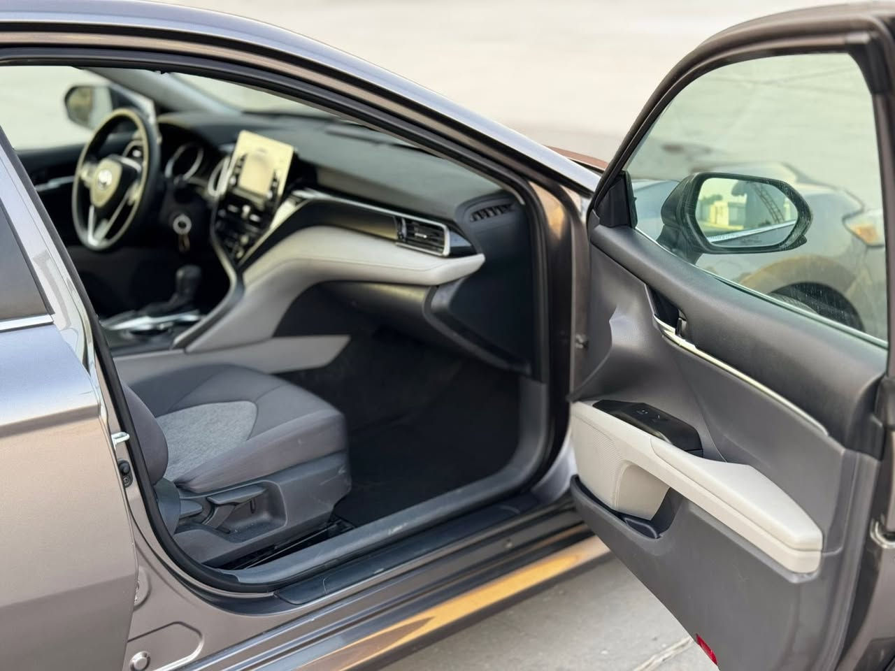 السلام عليكم ورحمة الله 
#المركبة          : تويوتا كامري فئة LE موديل 2022 
#الضرر            : بنيد فقط 
#الايرباكات      :  ايرباك الدركة فقط 
#التصليح         :  تبديل بنيد فقط جاملغ بارد 
.
المواصفات :
✅ تويوتا كامري LE 2022 محرك بانزين رقم فحص مؤقت 
✅ محرك 4 سلندر 2500 
✅ لايت زينون عالي وواطئ 
✅ ويل كب حجم 17  مع طقم تاير بحالة جيدة جدا 

✅ تحكم كهربائي متكامل لمقعد السائق
✅ شاشة دشبول لمجموعة من الايعازات 
✅ كير عادي اوتماتك مع خاصية السبورت 
✅ عداد المسافة الحالي 8 الف  حقيقي 
✅ كاميرا خلفية دوارة مع ستيرن السيارة 
✅ #الاستفسار عالخاص او الرقم ***********
