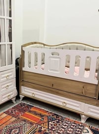 سرير طفل هزاز • حجم كبير • ٣ مجرات