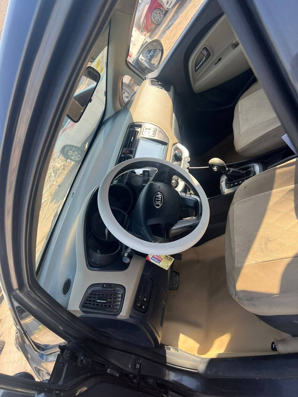 السلام عليكم كيا ريو
2015 للبيع نقد والمراوس
تبريد ثلج تدفئه تشتغل
ماابيع قصط السيارة خليجيه مكينه 1600 دوش
سنويتهه لل28 رقم بابل شاشه 
كامره 5 ويل كبل داخل نضيف مامتعوبه
بيهه رشات صبغ جاهزه السيارة السعر 85 وبيهه مجال 
بسيط جدآ
***********
