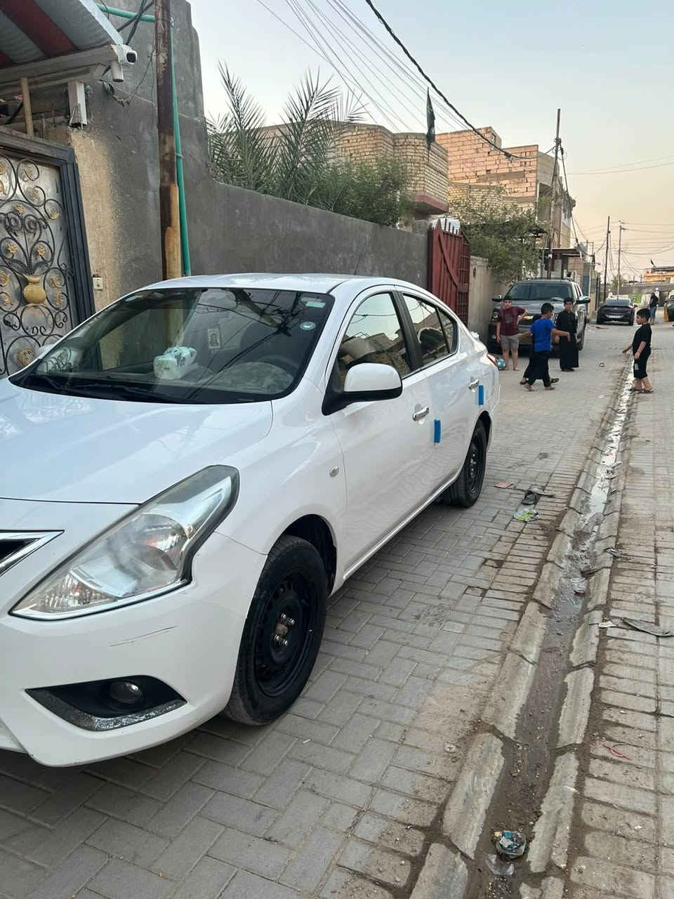 سنويه ل2030 باسم الشركه تريد وكاله تريد تحويل
ماشيه 55
مكينه وكير كفاله
حداديه جديده 
وتبريد ثلج ❄️ 
دوشمه جديده شوف العين  
بصمات ثنين
يدات نيكل 
السياره من الاخير ما اذب عليها ربع 
، بيها بس جاملغ وباب السايق صبغ بدون ضربه وقبغ الجنطه مبدل اصلي بلاد ، سعرها 105 وبيها مجال 
المكان ،البصرة ، تنومه ،***********
