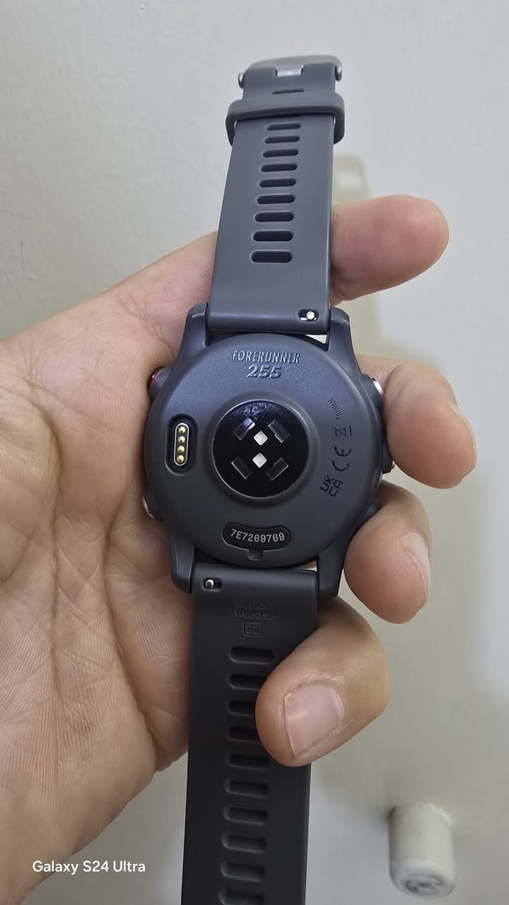 ساعه كارمن فورنر255مع كيبل شحن نظافة كماموضح بحال جديد مع علبة استفسار واتس وخاص ***********
