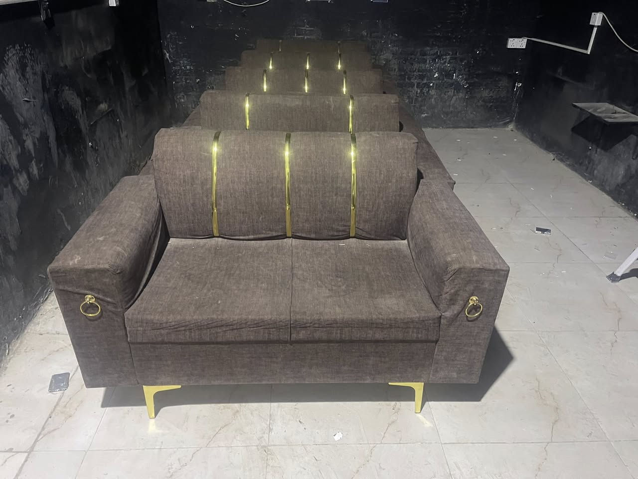 للبيع
قنفات خمس قطع ام النفرين وبابيه محل قياس 4*2.5 عنوان ناصريه حي الحسين ***********
