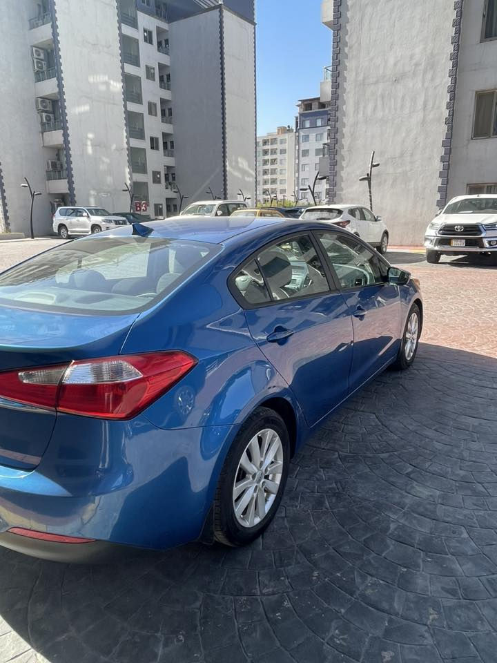 فورتي ٢٠١٤ وارد كندي
ماشية ١٤٩ الف كيلو 
كير ومحرك بحالة جيدة جدا 
حادثه بنيد وجاملغ و موضح الصبغ بالسونار المرفق وبيهه شخوط هم موضحة بالصور 
تبريد قطعتين محرك دوش ١٨٠٠ 
السعر ٩٥ ورقة وبيهه مجال 
بغداد / السيدية 
***********
