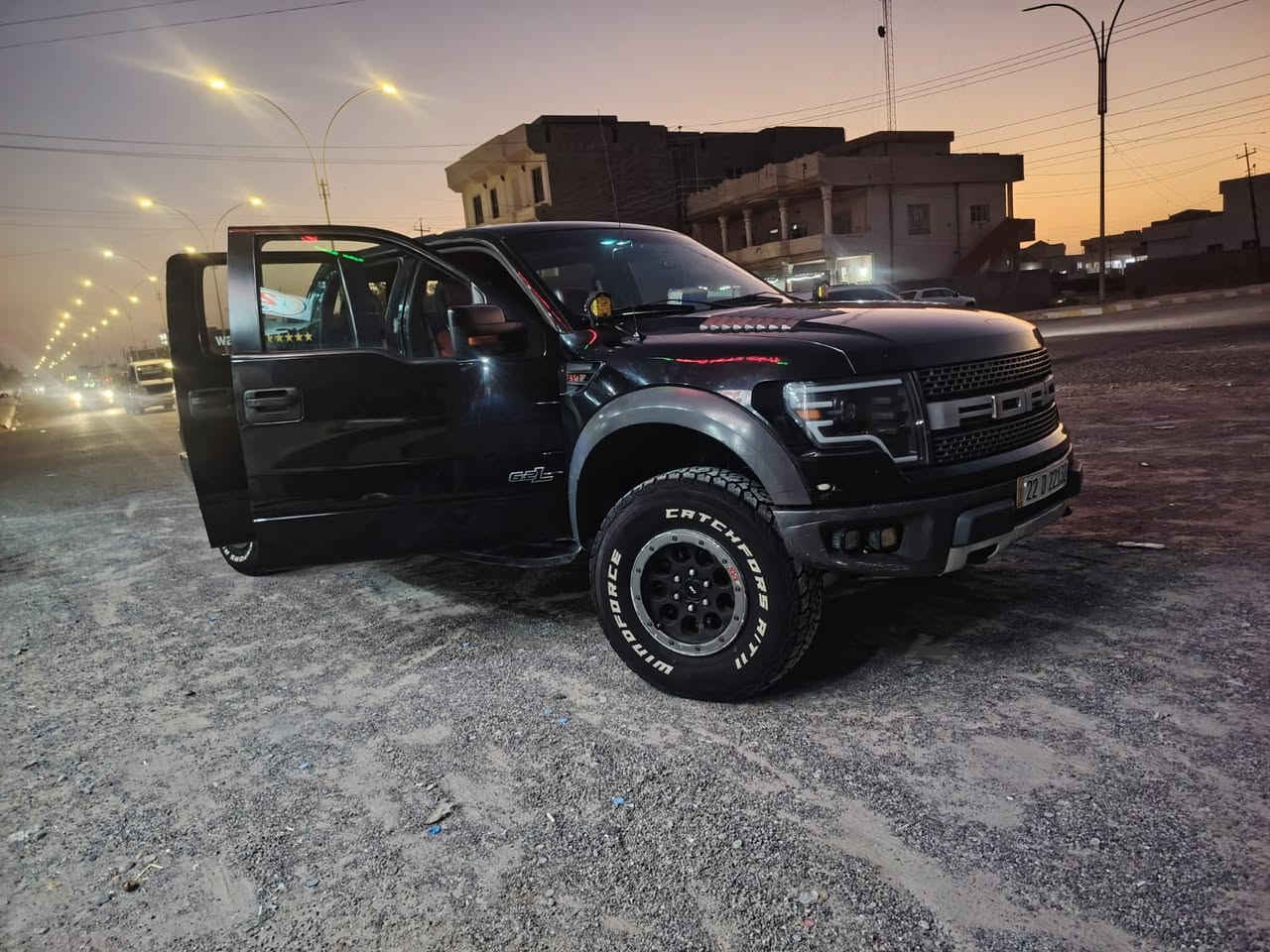 السلام عليكم ورحمة الله وبركاتة
فورد F-150 رابتر
فول مواصفات SVT
الموديل:• 2014
المسافة المقطوعة :• 186 الف ميل
المحرك :•6.2 بحالة الوكالة
كير:• جيد جداً
حدادية تايرات :•‎%‎90
بلاجكتور رابتر بلادي:•
منظومة غاز
صبغ جاملغ وربع بنيد فقط
مكاني:• صلاح الدين العلم
للأستفسار اكثر:• ***********
