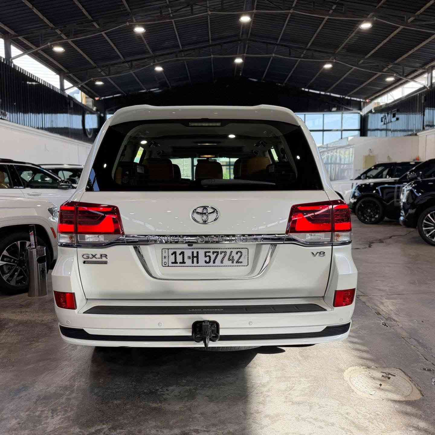 Toyota Land Cruiser
القوة والفخامة بهيبة اللاندكروزر الأصلي 
لاندكروزر فطيم اصل
كراسي كهرباء ثلاث حركات 
(8) ايرباك تنته شومان

✔️ محرك V8 4600 الجبار
✔️ ماشية 83,000 كم
✔️ داخل قرميدي فاخر 
✔️ أداء قوي واعتمادية تويوتا المعروفة

راحة وفخامة مع قوة تتحمل كل الطرق والرحلات

📞 للحجز والاستفسار:
0771457010
السعر  53.000 $


**إذا كنت صاحب هذا الإعلان وتريد حذفه لأي سبب، رجاءا أرسل رسالة إلى الدعم الفني**