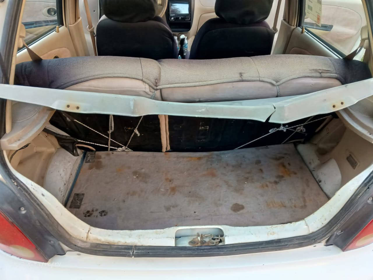 السلام عليكم من رخصت ال ادمن  كيو كيو موديل 2012 رقم بغداد نكليزي كير او تماتيك مكينه عل فحص تخم تاير تبريد شغال جام كهربائي اربع بيبان شاشه  الون ابيض  عداد 45 الف للتفاصيل اكثر اتصل علا الرقم *********** السعر المطلوب 33 ورقه  وبيه مجال
