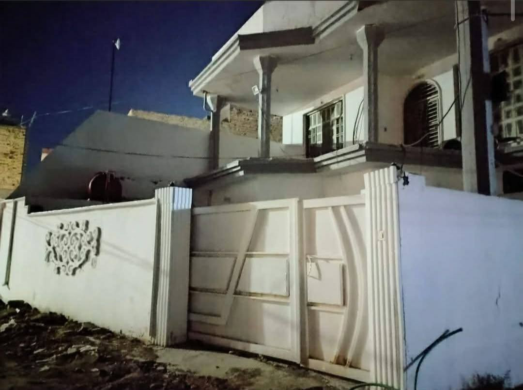 دار سكني #للإيجار 
موقعه/
#أم_الخيل_الثالثه_خلف_مدرسة_قطر_الندى
🏠 مواصفات البيت:
✔️ طابقين
✔️ 4 غرف
✔️ صالة كبيرة
✔️ استقبال أنيق
✔️ مطبخ متكامل
✔️ صحيات
✔️ كراج سيارة 🚗
✔️ منور داير على كامل البيت
💡 مناسب جداً للعوائل ويتميز بمساحة مريحة وتقسيم ممتاز
📲 #للتواصل_والاستفسار_***********
