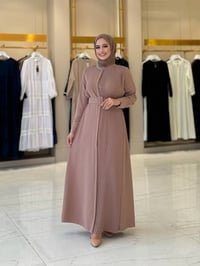 شروة ملابس • فساتين وعبايات • ٤٥٠ قطعة