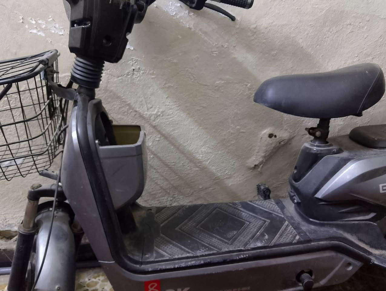 دراجة شحن جديد للبيع  جديدة جدا غير مستعملة ضمان 2شهر بطاريات جدد شرط الفحم بسعر مغري جدا 200الف فقط 
الاتصال واتساب ***********
