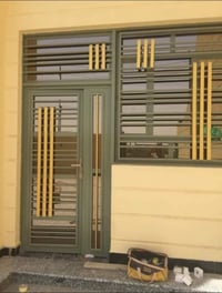 صباغ باب شباك سياج محجر اي شي نشتغل  وكذالك صبغ البيت من الداخل جميع ا...