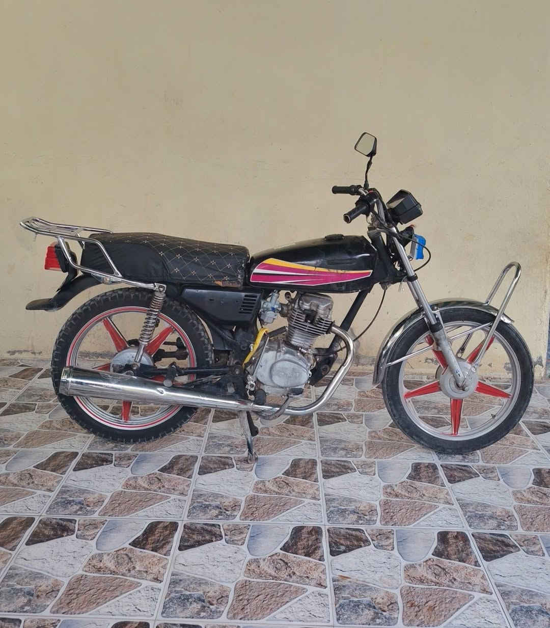 السلام عليكم
دراجة ايراني 2019 أوراق كامله، للبيع السعر 280 وبيها مجال المكان ديالى شهربان ***********
