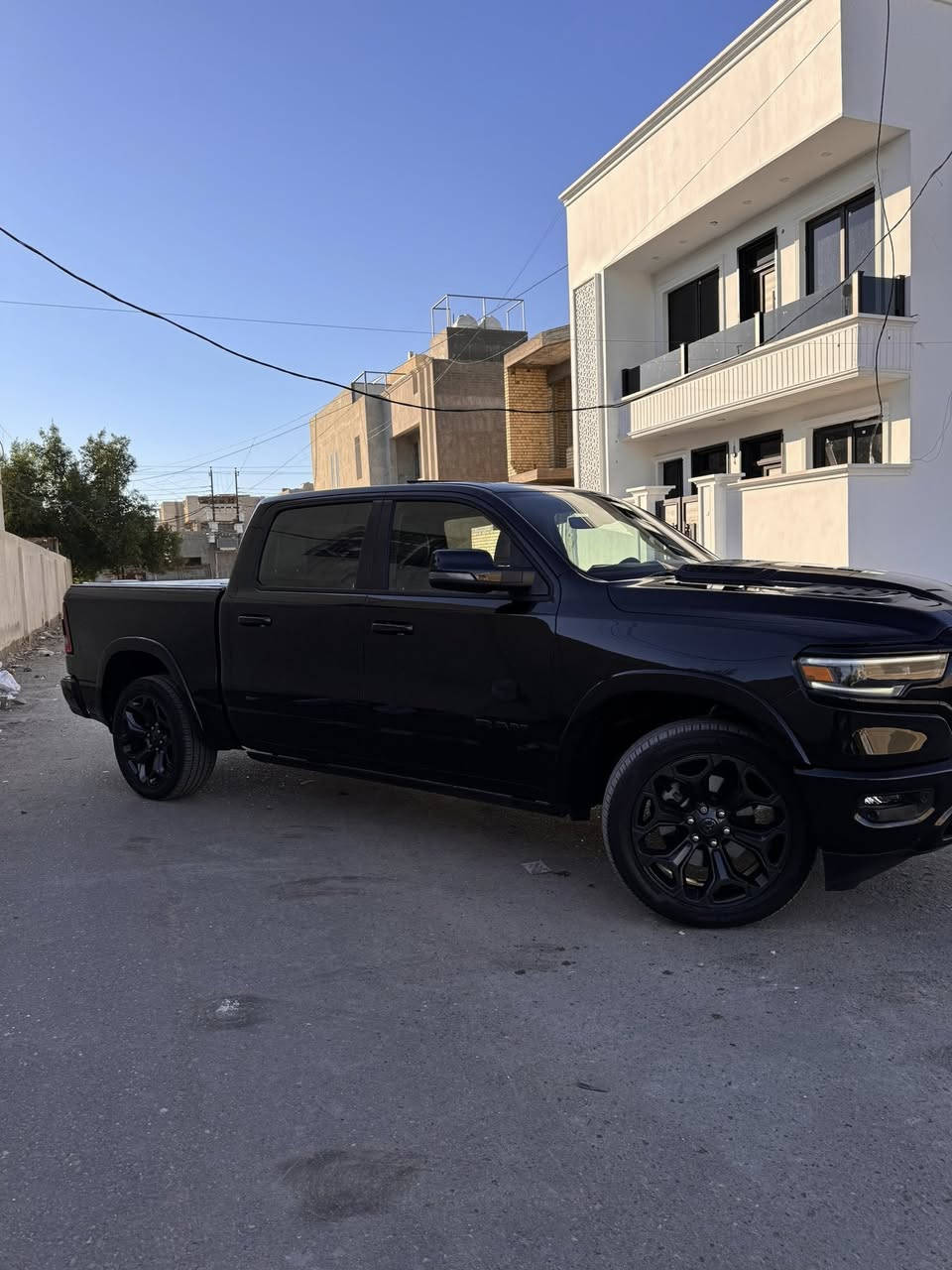 السلام عليكم -RAM- 2023 -السياره كلين تايتل فول الفووول LIMITED (5.7L-HIME)  ماشيه 42,000 السياره 1/1 اعلى مواصفات بالRAM بلاك ادشن بلادي 
-بانوراما
-كامرات 360 
-داتا شو (Dadta Show) 
-قياده ذايته 
-دوسات كهرباء
-السياره مغلفه ppf
-شاشه تسلا 
-كيجات الكتروني
-السياره جكات 
-توقف ذاتي امامي خلفي
-تدفئه تبريد كشن امامي خلفي
-باب البدي كهرباء 
-فور ويل -سنكل ويل 
-اوتو بارك 
- اوتو ستوب
-نضام سستم صوت 
-كشن خزن مومري 
-شفتات سرعه
-هيتر وترحيب بالمري
-السياره لاصبغ ولابارد ولا تكحيلات قويه 
بس بيها الباب الخلفي امبدل  بلاد نفس اللون
السعر:47.000$
رقم الهاتف : ***********
