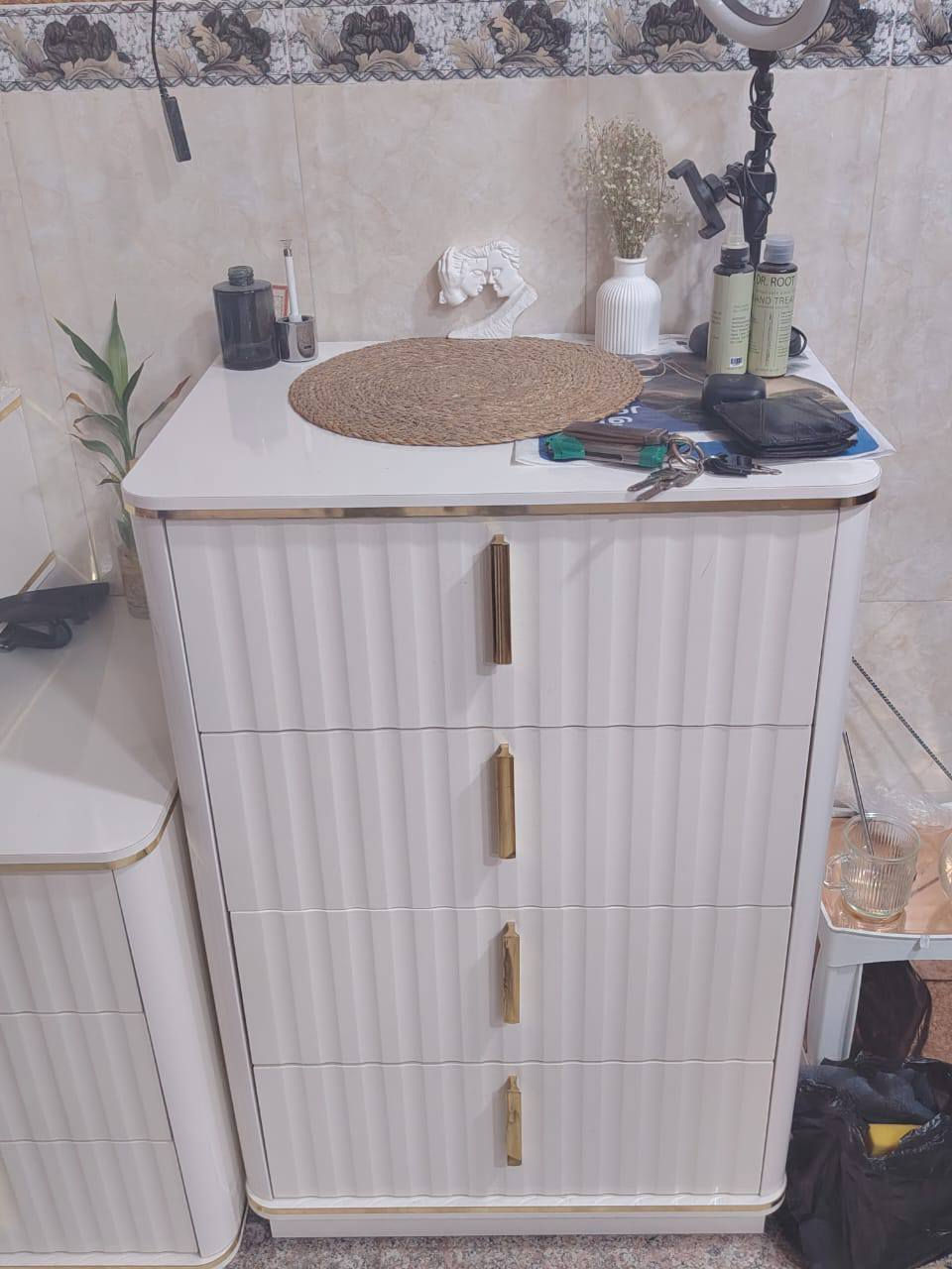 غرفه نضيف للبيع نضيفه كلشش 
مكان موفقيه حي الاساتذه 
ستفسار  ***********
سعر مليون و100. بيها مجال قليل
