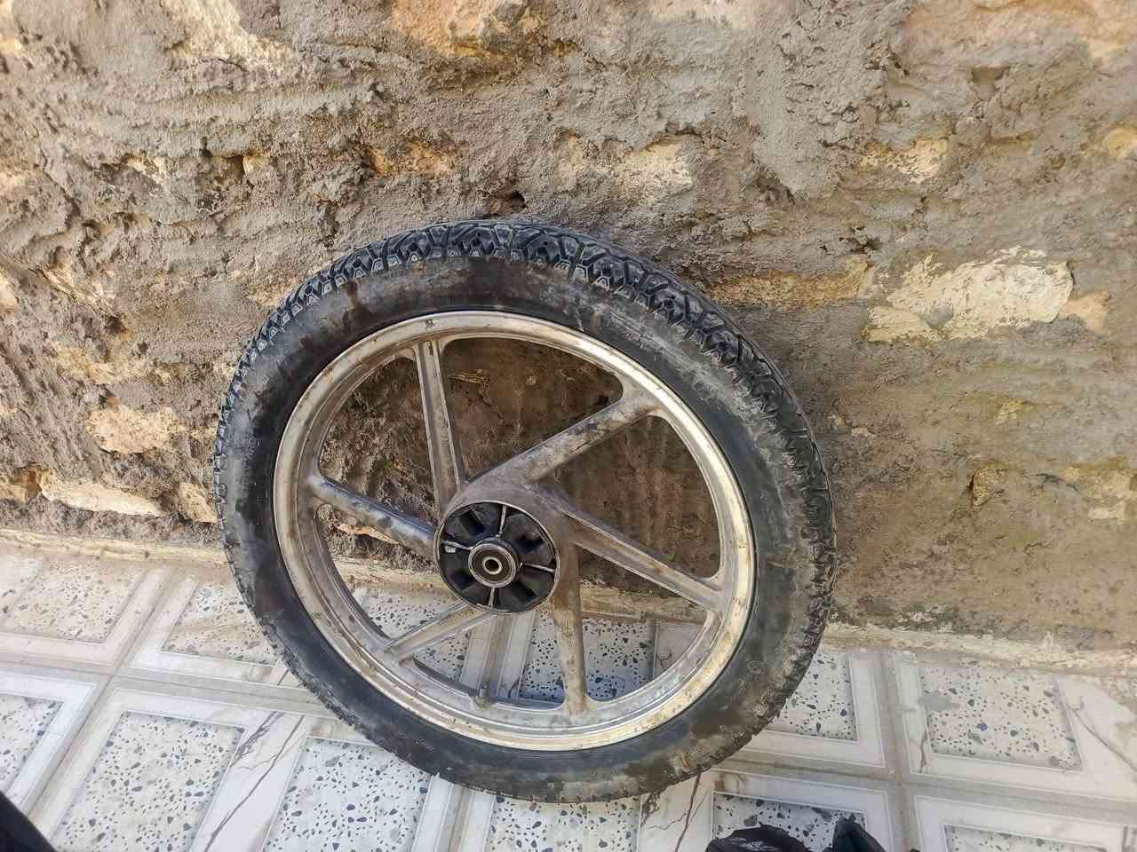 سلام عليكم دراجه ليفان هندي دراجه كضت وياي 4 سنوات ما وكفتني ولا تصرف بازين بس بل اخير طكن براغي مال بكره مال زنجيل بعد ما سويته كامله هيه شغاله تجي شغله وشوف عينك كله شغاله هورن ولايت علي وناصي وشاير بس براغي مال بكره  مايكلف تصليه 5 الاف تعال شيل وخذ سعره 125 مكان لانبار رمادي ***********
