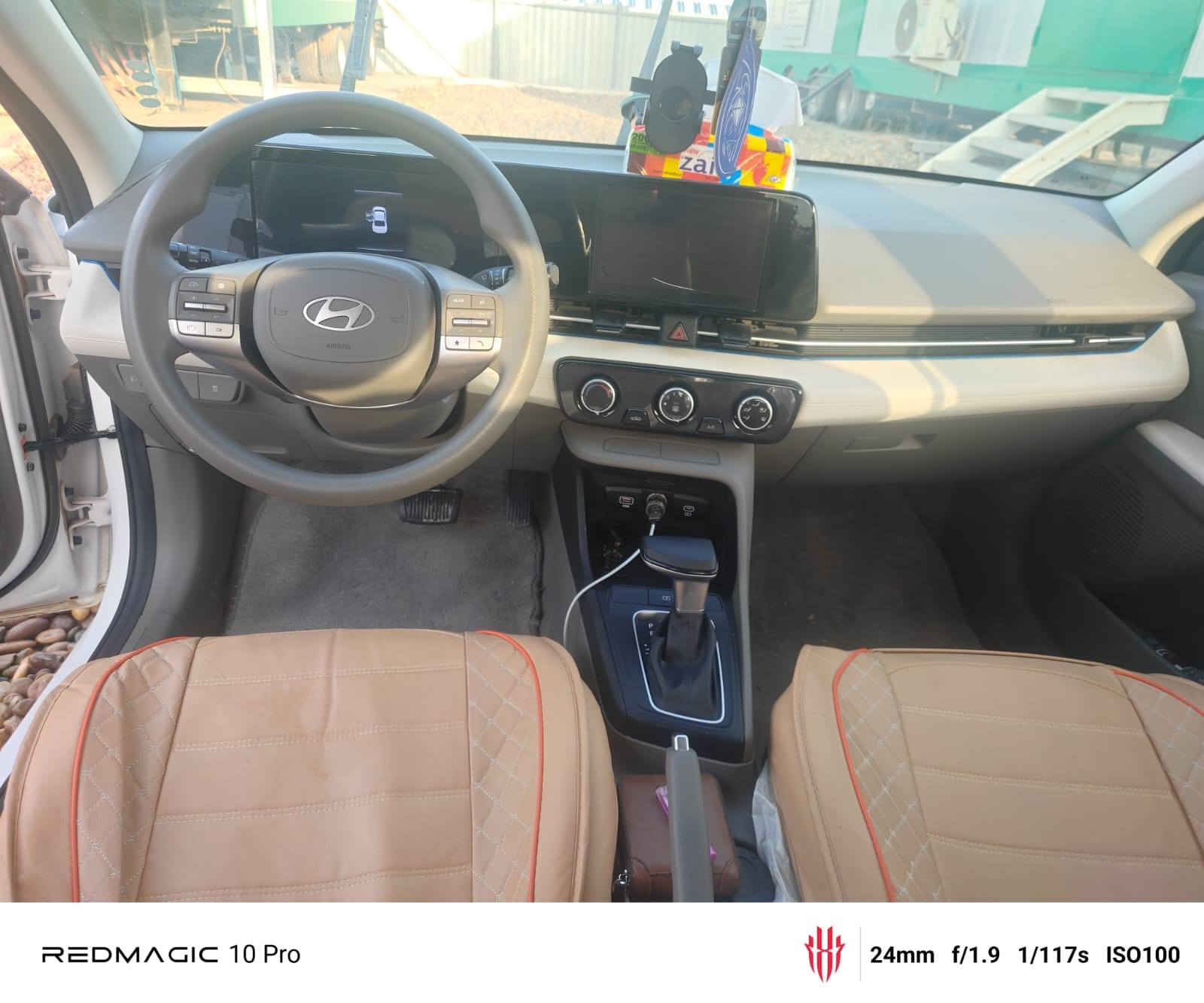 اكسنت خليجي ٢٥ هندي .مو صيني محرك ١٥٠٠ دبل نوزل  فتحه بلسقف اشاير مري كامره خلفيه حساسات ماشيه ١٠٩٠٠ يعني اخت الزيرو كفاله عامه كلين تايتل عدا طخه خفيفه بالدوسه على وضعه ١٥٢ ورقه ***********
