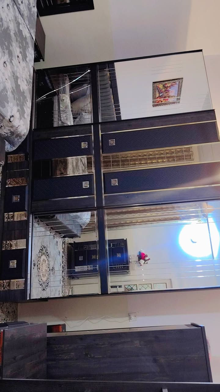 غرفه تركيه للبيع مودرن المكان بغداد الكريعات سعره ٩٠٠واي استفسار عل رقم ***********
