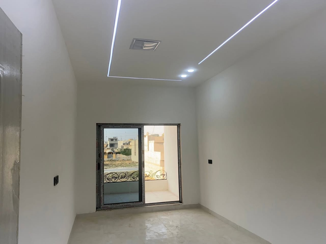 دار للبيع مساحه 150 م طابقين طابو صرف
حديث صفر 
الموقع حي الجامعه مقابل جامعه كركوك فرع جامع إسماعيل الولياني 
للاستفسار والمعلومات الاتصال على الأرقام التاليه *********** او *********** او مراجعه مكتب احمد الجبوري للعقارات حي الواسطي شارع الغذائيه مقابل مذخر ألماسه 
السعر ع الخاص لطفا
