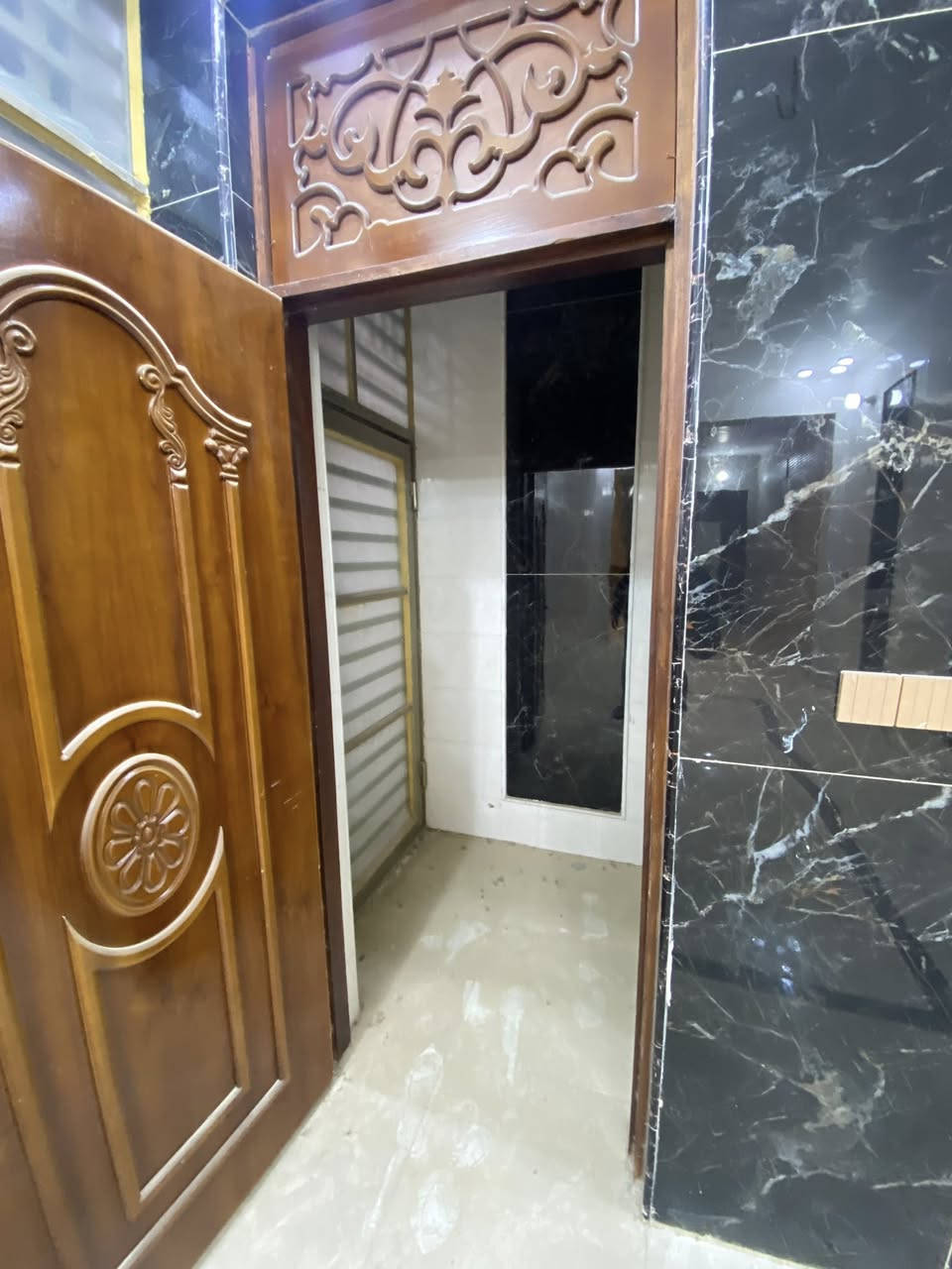 للبيع دار 100 متر سند 25 شارع الحبوبي  البراكيه مقابل شارع المقرنص قرب مدارس انوار السجاد طابق واحد بناء حديث للاستفسار ***********
