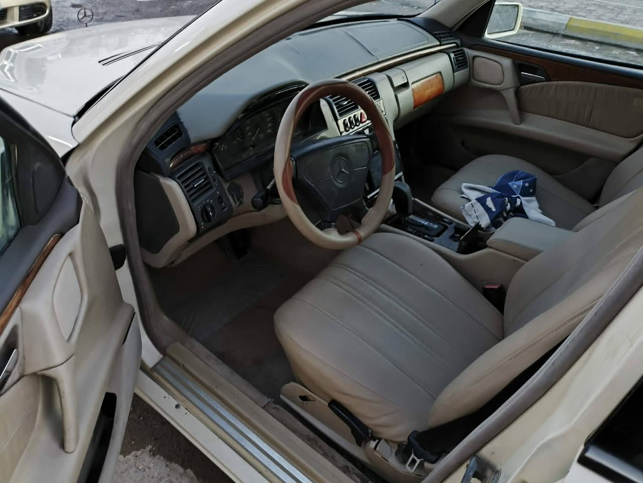 يالله السلام عليكم مارسدس ام عيون موديل 98 مكينه وكير vvti حداديه كهربائيات تبريد ثلج داخلها نضيف رقم واسط تحويل مباشر مكاني الكوت السعر 62وبيها مجال ***********
