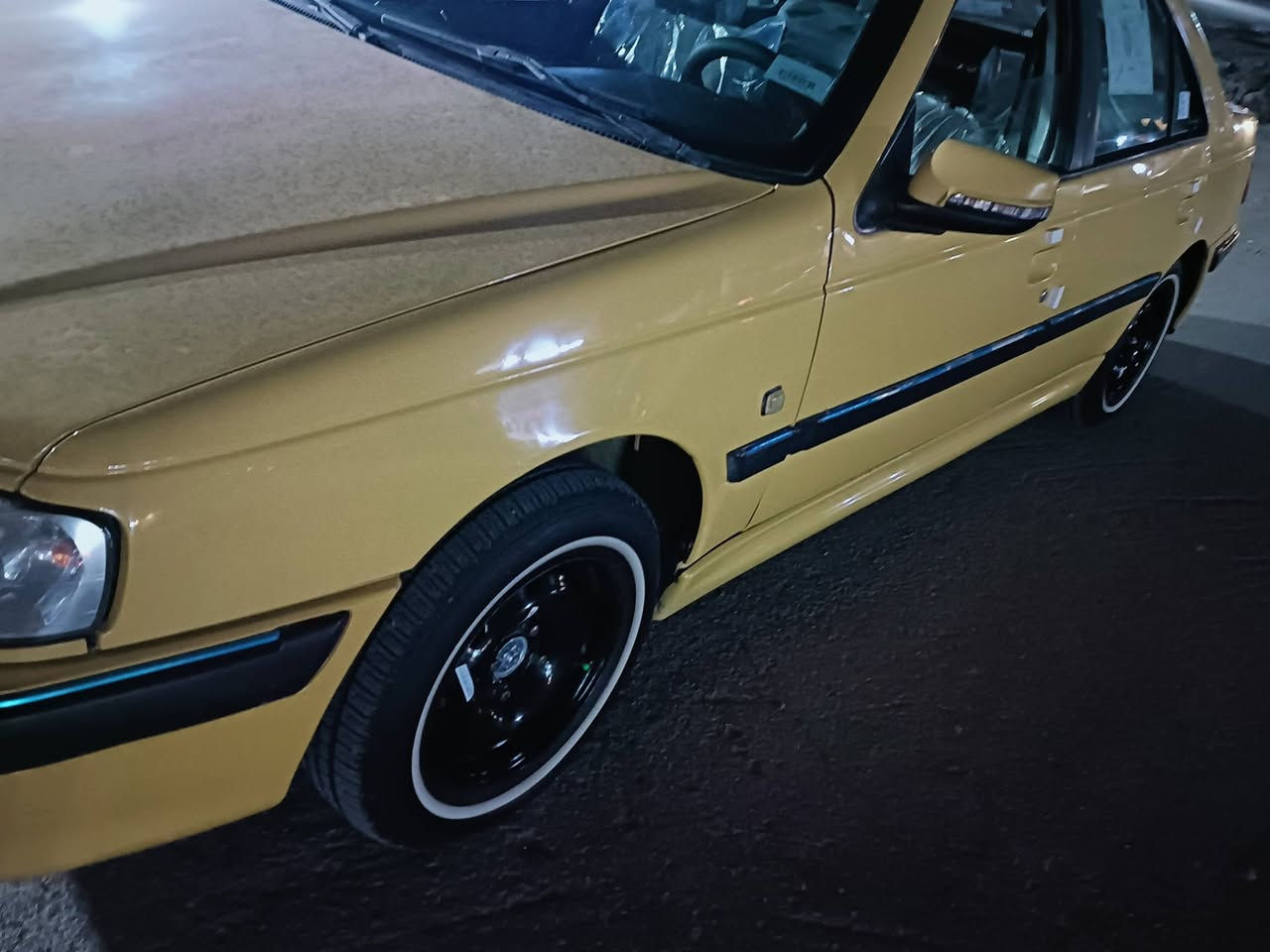 السلام عليكم بيجو15للبيع بيها الداير الخلفي  صبغ واحد على كده سياره  مكفوله ع سونر تخم تاير مكينه جديده صدر جديد السياره مدشمه جديد وحراري الي يريد يتفضل ع رقم***********
