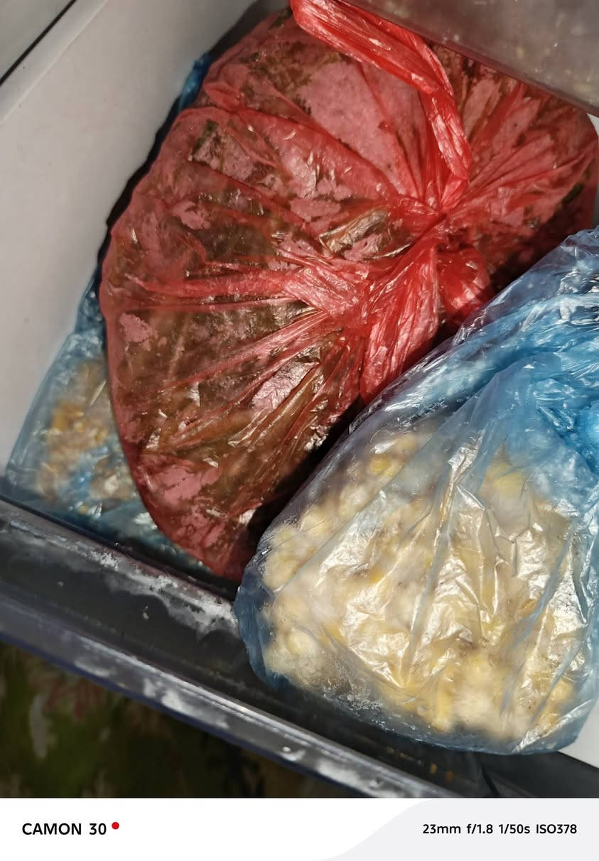 عندي حالة طارئه للبيع ثلاجه حديثه على لمس اربع ابواب ب450 تفرز ثلج وبيها الضمان هم جديده بالباكيت الرقم *********** الغزاليه
