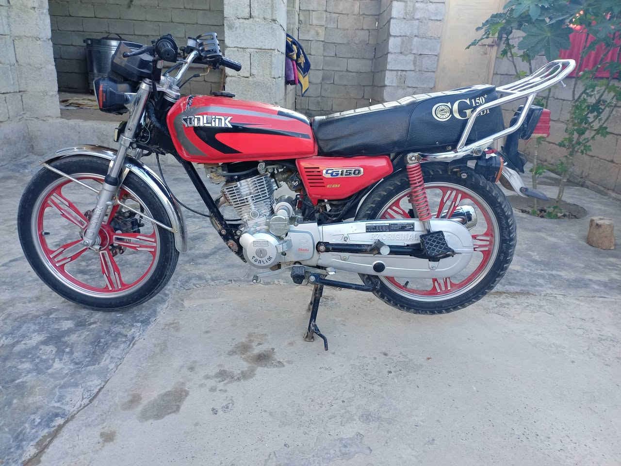 دراجه سيفان ختم سولنك موديل 2022 محرك بلادي مامفتوح)( تشغيل نكره سلف وهندر وكهربائيات شغاله)(أوراق اصوليه كرتونيه كامله) السعر (425)وبيها مجال حك الجيه لاتصال *********** خاص ما جاوب الشراي يتصل السكن ديالى( ناحيه كنعان)
