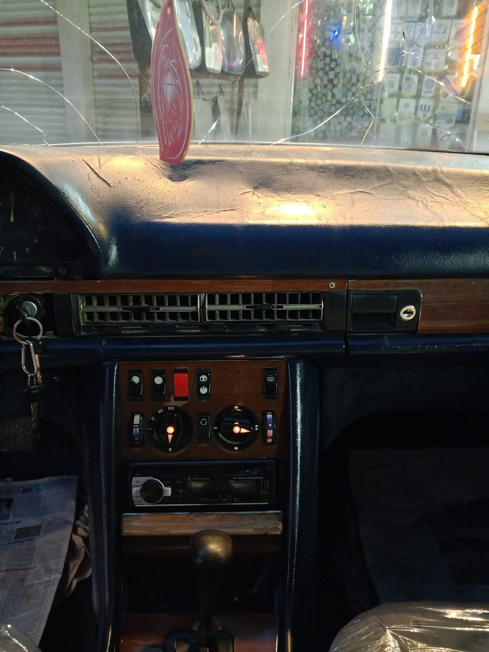 ((((السعر 40 وبيها مجال ))))
شاهد الله جوة السوك متوازي

-سيارة حيل نضيفة 
-مارسدس رئاسي للبيع🛩️
-سيارة بلادية من الطول للطول 
-مكينه 3600 ستة سلندر🚀 -بلادية 
-شلعة ومعدل تاكل الكاع💯
-شرط ترايها 200👍
-كهربائيات كلها شغالة لايت👌 -زنون عالي ناصي  بك لايت -اشاير يمنه ويسره  👉👈
-غرفة جديدة 💰
-تخم تاير جديد 
-سيارة مال جناي 💎
-رقم بغداد  انكليزي تحويل -مباشر 
-سنوية لل 30
-السعر:  40 وبيها مجال💵
-العنوان : بغداد الشعب 🏡
-الرقم : *********** خابر وتدلل تشلع عيوني ☎️
