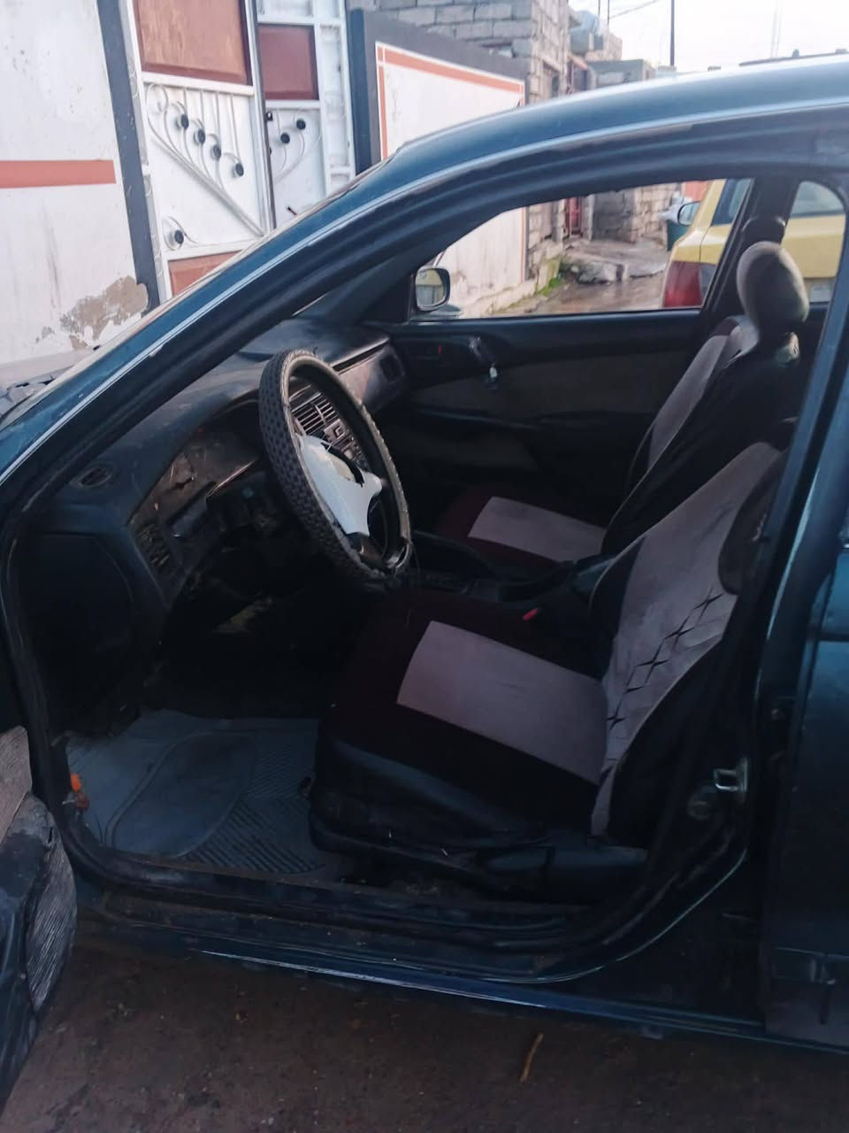 السلام عليكم سياره فرخ بطه موديل1992 للبيع رقم نينوى شرط التحويل محرك بي نفخ  كير شرط السعر 35وبيه مجال عنوان موصل حي التنك الستفسار أكثر انتصل على الرقم ***********
