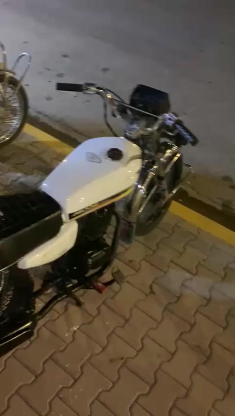 للبيع ثنينهن ب550 قفل الاحمر نامه برو شلعه ومعدل محرك صافي والابيض محرك سايم شلعه ومعدل محرك صافي مكاني تكريت *********** واتساب
