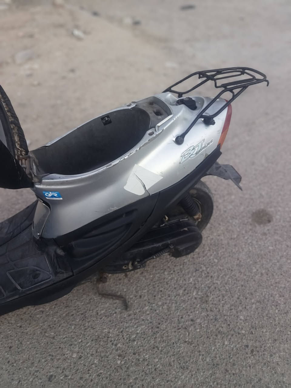سلام عليكم درجة يبجي لبيع نضيفه كلشي شغال بيه سلف هندر عوزه باتري لايت اشاير بيك لايت مكينه ناعمه كفرها اصلي سعرها مناسب 200مكان ناصريي مركز وشراي ***********يتصا عله رقم
