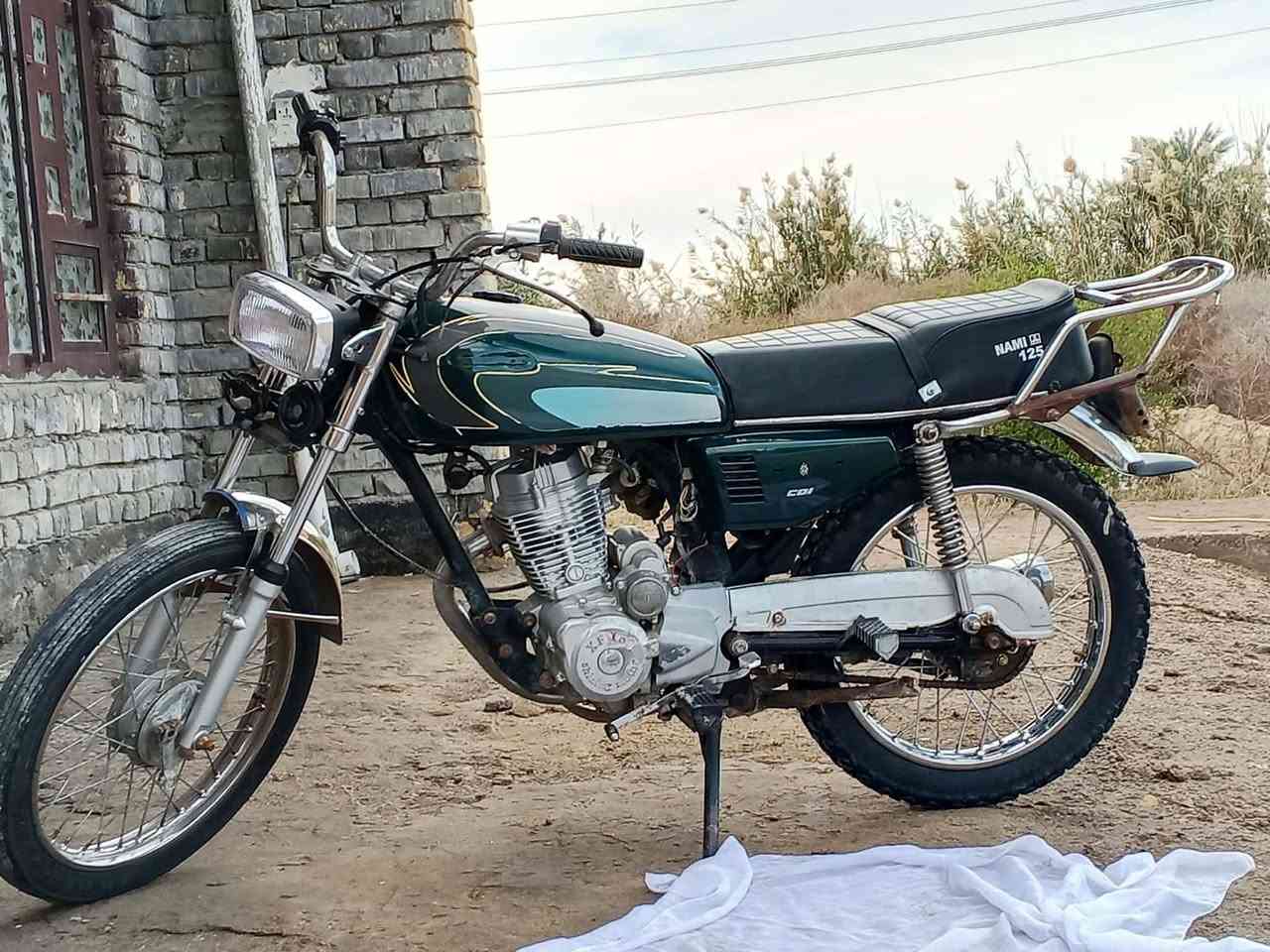 للبيع دراجة خمسة كير 
هوندا ياباني 
شاصي ومكينة 2010
تعمير جديد
الدراجة من زمان عندي رقم اسود و ما اندل راعيها

550 وبيها مجال للشراي 
كوت حي الحكيم الثانية 
قرب سيطرة العمارة 
للاستفار ***********
