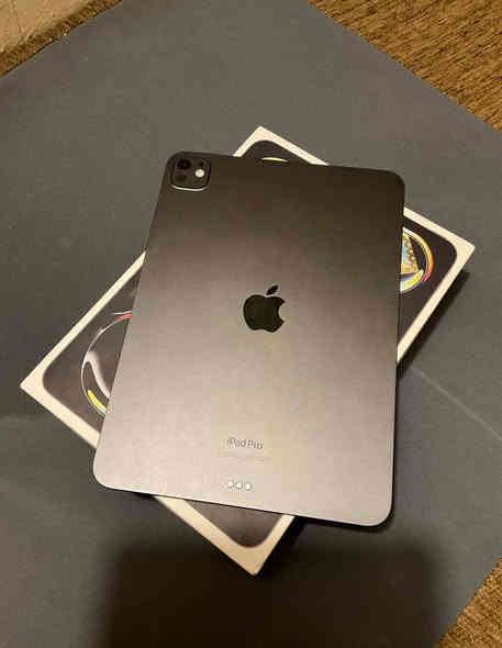 سلام عليكم
للبيع ايباد M4 11 انج

الايباد داخل ضمان 2026/9/2 

ملاحضه ؟؟؟؟؟؟؟؟ اراوس بشنو عندك ايباد موبايل اراوس s24 ايفون 14 /15 M2/M1 ريد مجك 

ذاكر ( 256 ) بطارية 🔋 100 دورات الشحن 38
الايباد  نضافته 💯 

ببجي 120 فريم 🔥

السعر 1100      

للتواصل واتساب ***********
مكاني _ بغداد _ الزعفرانية
