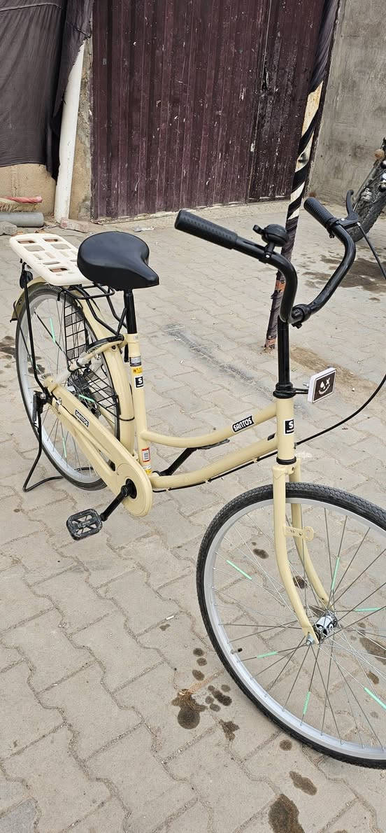 بايسكل سانوتس للبيع
نضافته ١٠٠% مع غراضه كامله 
للاستفسار واتساب
***********
