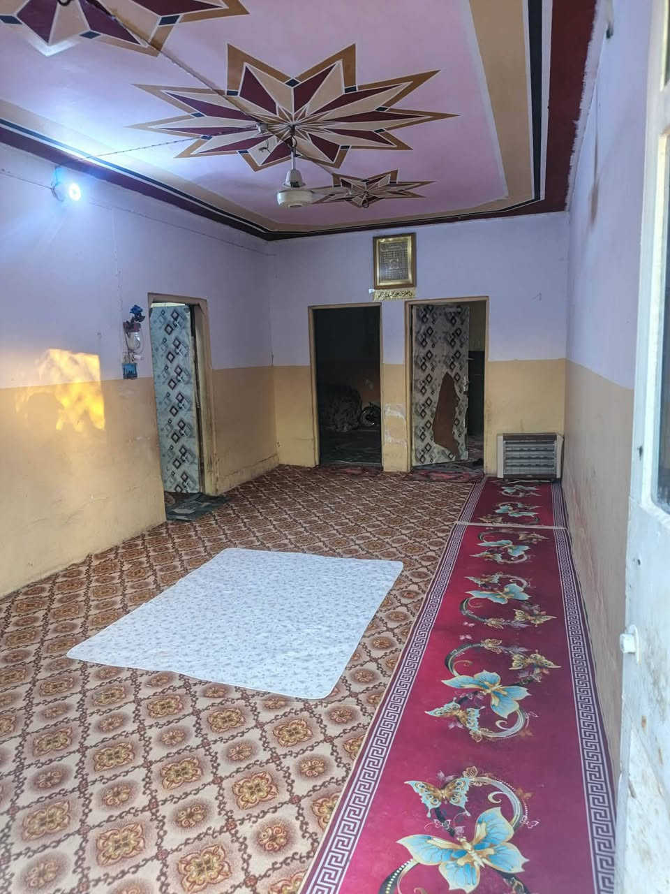 السلام عليكم قطعة مساحه 800م مع بيت يحتوي على غرف عدد 2+هول+مطبخ+ مجمع صحيات خارجيه جنس العقاري طابو سند 25 تحويل بسم المشتري الموقع خلف جامعة بابل منطقة ابراهيم الخليل كافت الخدمات موجوده رقم الهاتف ***********
