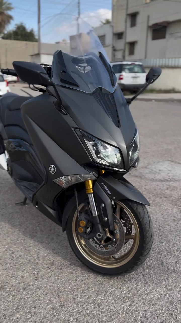 السلام عليكم دراجه للبيع
TMAX 2017 ايرون ماكس 
فول مواصفات بصمه رمبه جديده بمعنى الكلمه المسافه المقطوعه (ماشيه) 24km
الدراجه كفاله عامه كلشي بلادي من الرمبه 
الراغب بالشراء ***********
