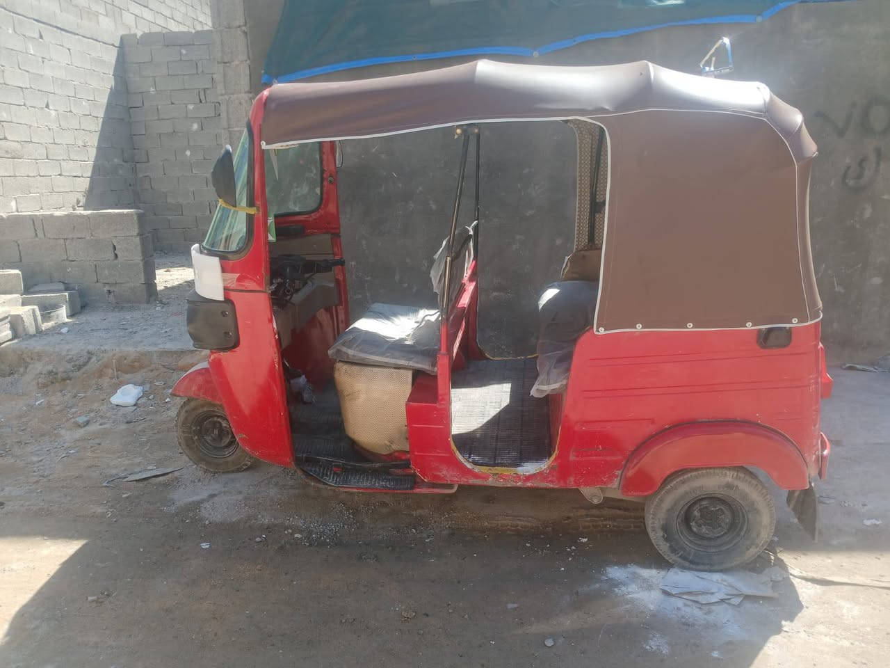 سلام عليكم عندي هاي التكتك موديل 18نضيفه مكينه مال20 اوراق كامله كبل للترقيم مكاني بغداد شرطه الخامسه سويب 
سعر 3650 وبيهه مجال  تكتك جاهزه من يدك للشارع***********
