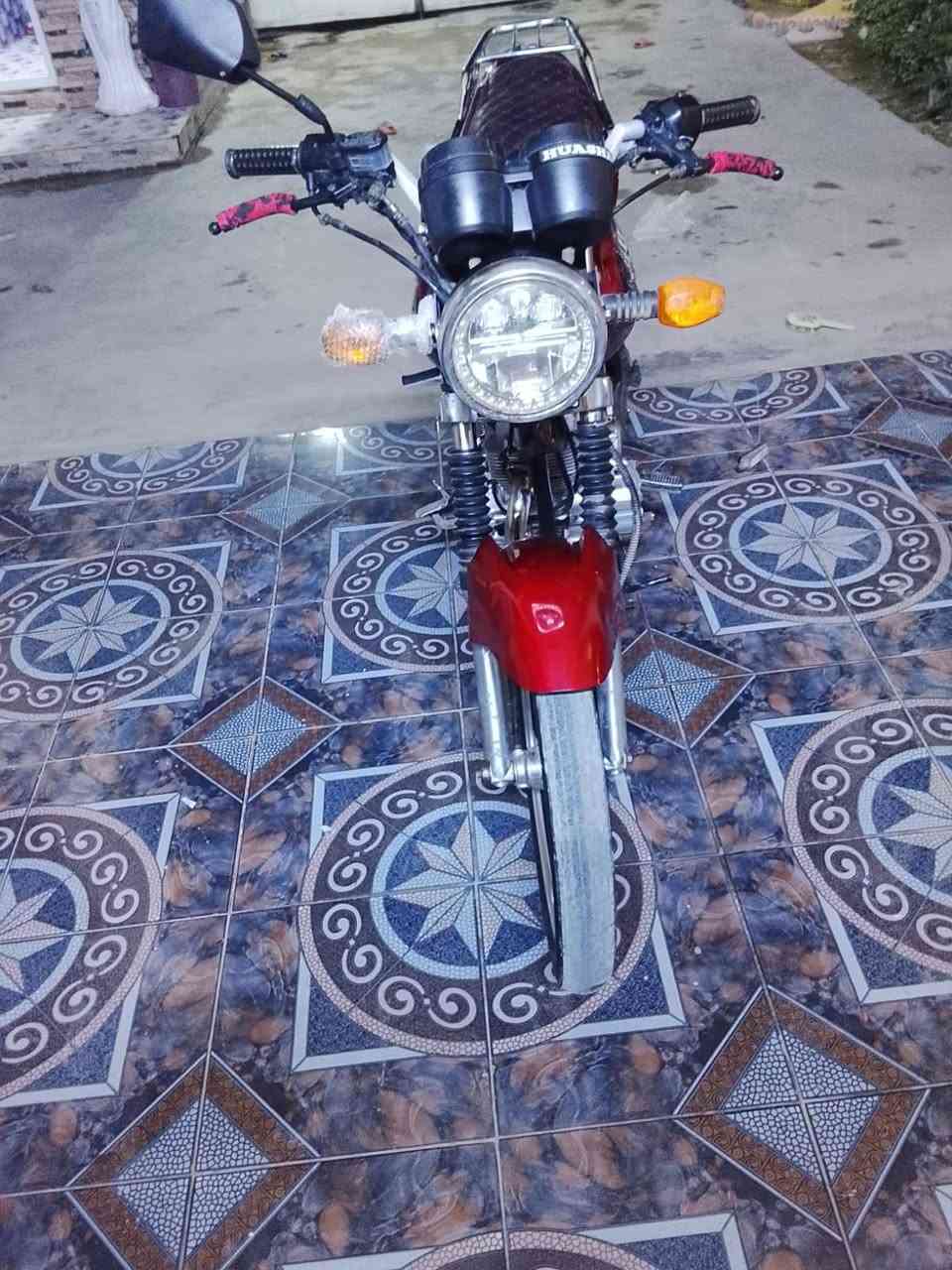 دراجه هيوشه للبيع السعر 750 بيه مجال جديده كهربائيات كله شغاله مكفوله من كلشي موديل  22 مكمرك وكامل محرك بلادي عنواني الرمادي حي ضباط للاستفسار على رقم ***********
