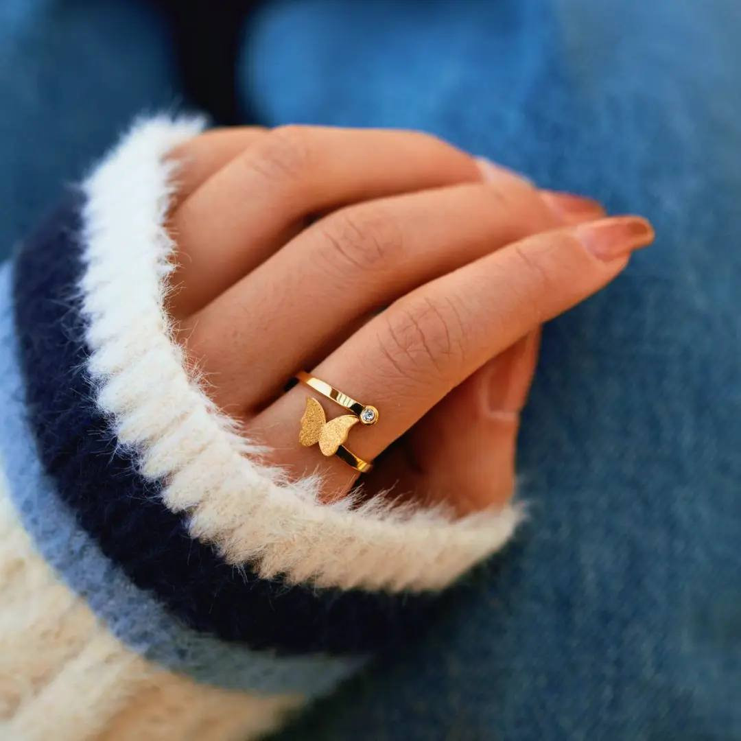 🦋 سيت الفراشة 🦋
سيت متكون من قلادة + محبس + تراچي 🦋

🌟كوالتي ممتاز أصلي ✔️
🌟طلاء ثابت بجودة عالية 💯
🌟غير قابل للصدأ ✔️ 
🌟مصمم بلمسة جاذبية 😍 
🌟تألقي بسحر جاذبية التصميم المميز 💕
🌟متوفر باللون الذهبي 🦋

سعر السيت  ١٥

🚘يوجد خدمة توصيل لجميع محافظات العراق ٤ الاف🚘


**إذا كنت صاحب هذا الإعلان وتريد حذفه لأي سبب، رجاءا أرسل رسالة إلى الدعم الفني**