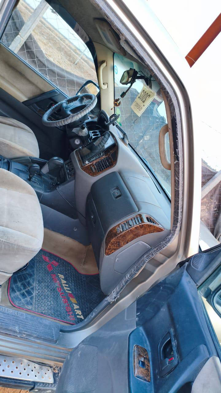 أعادت النشر بسبب الوعود الكاذبة 
سلام عليكم سياره باجيرو 2002 سبعه راكب للبيع فورويل حساسات خلفيه كاميرات  حداديه جديده تخم تاير جديد سياره مصبوغه حزام  جماليه فقط مابيه ضربه سبير تعليك سياره حلوه أحله من صوره مكانه كربلاء المقدسة طريق نجف كربلاء عمود 1140 رقمي للتواصل ***********. سياره للبيع أو المروس حسب القناعه سعره 58  وبيه مجال أسياره بيه صوت بل مكينه
