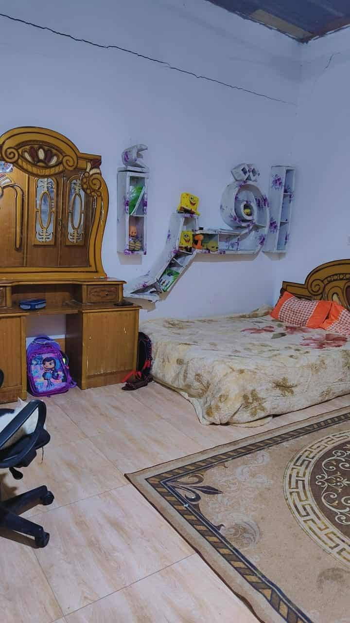 السلام عليكم 🌿
🏡 بيت للبيع – مساحة جيدة ومواصفات مرتبة
📐 المساحة: 200 متر
🌿 يحتوي على حديقة خلفية
🚗 سقيفة (كراج)
🛋️ تفاصيل البيت:
• مطبخ 6×4
• هول 6×4
• استقبال 4×5
• غرفة نوم 5×4
• غرفة 4×4
• مجموعة صحيات
⬆️ الطابق الثاني:
• غرفة غير مكتملة 4×4
📄 الطابو: زراعي عراقي (يدخل اسمك سهم)
💰 السعر: 78 مليون
العنوان : أبو الخصيب محيله شارع المضيف 
🤝 قابل للتفاوض للجادين
📞 للتواصل: ***********
✨ بيت مناسب للسكن ومكان هادئ
