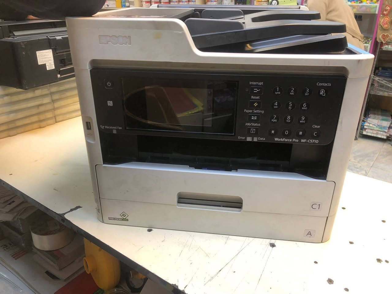 السلام عليكم 
طابعه ايبسون 5710🖨 العدد (2)
للبيع طابعات ابسون 5710 ويطلع بيهن كود 000043
 ( السعر 300 الف) عنوان الفلوجة 
***********
