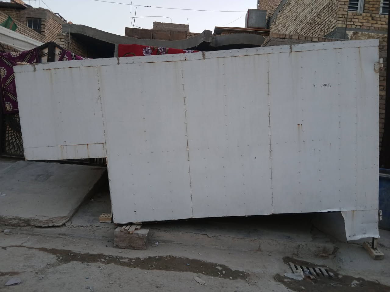 سلام عليكم ربي يحفظكم عندي بوكس مال كيه حمل  كامل حت في باب خلفي ينغفله  إلى بيع سعر ماسب   
***********
