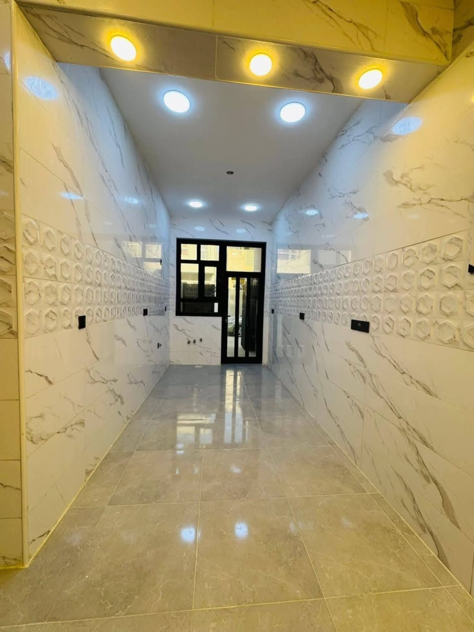 للبيع مساحة ١٠٠ متر طابقين ٣ غرف نوم السعر ١٣٧ مليون
استقبال مطبخ صاله وصحيات ٢ العنوان بغداد الدورة البوعيثة مجمع السلطان الثاني سابع فرع عن الشارع العام ***********
