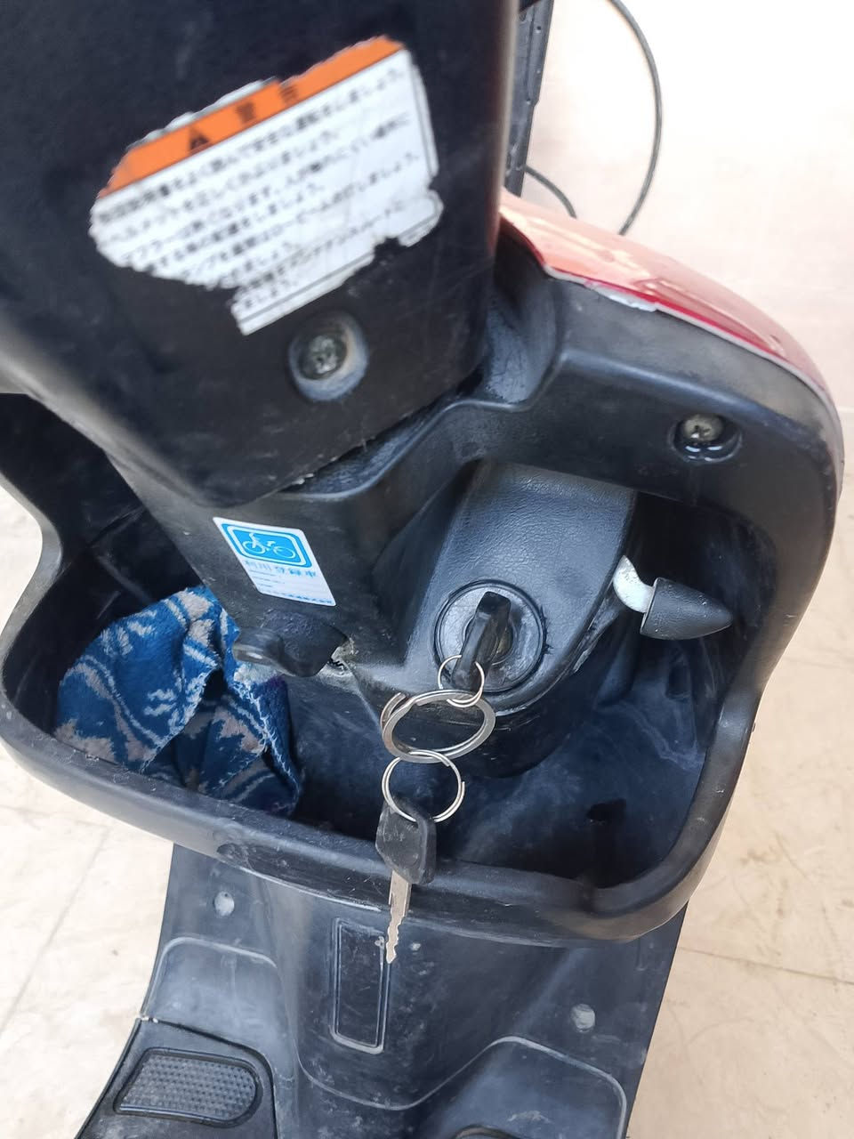 السلام عليكم 
2003 قفل اكسن بيهة مكينه بلكارتون شلع شك كاع ونعومه ومشي كهربائات كله شغاله نقصهة صفاحيتات بس 
مكاني كربلاء حي شهداء سيف سعد 
سعر 300 
***********
